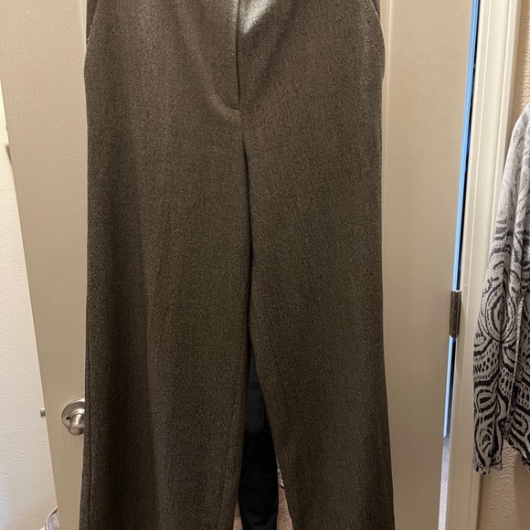 Ann Taylor Cropped Full Leg Pant - Picture 2 of 3